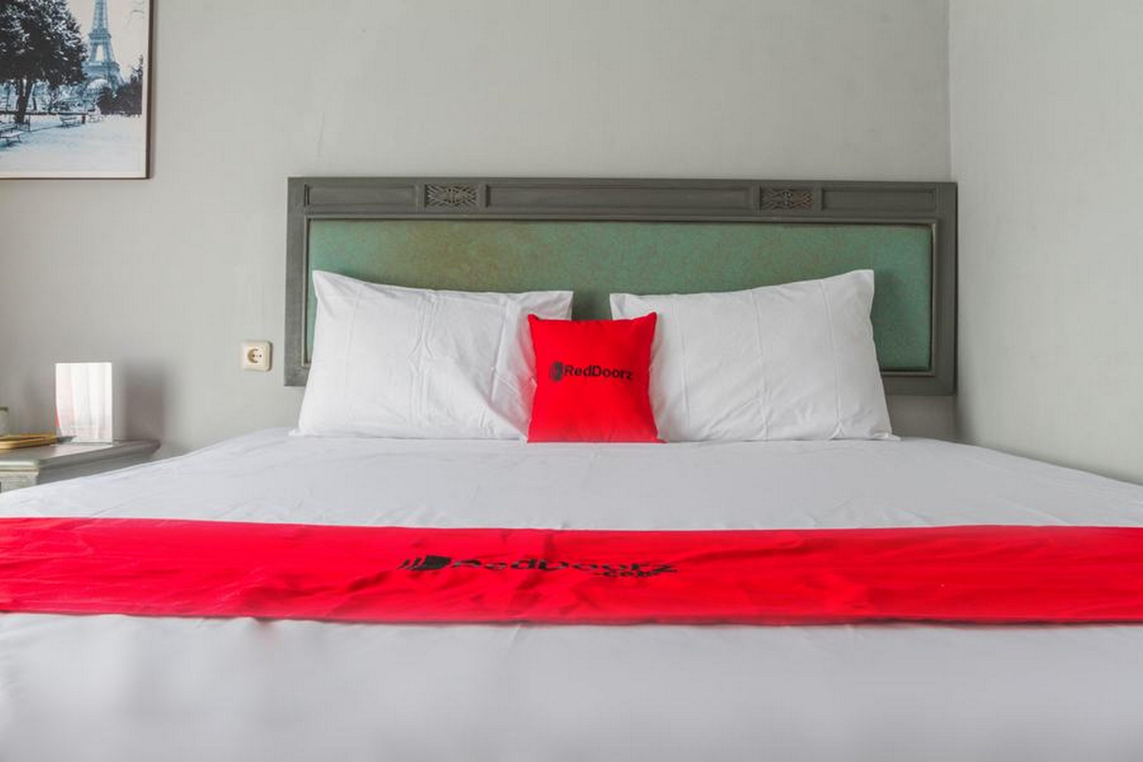 Hotel Reddoorz @ Otista Garut 2*