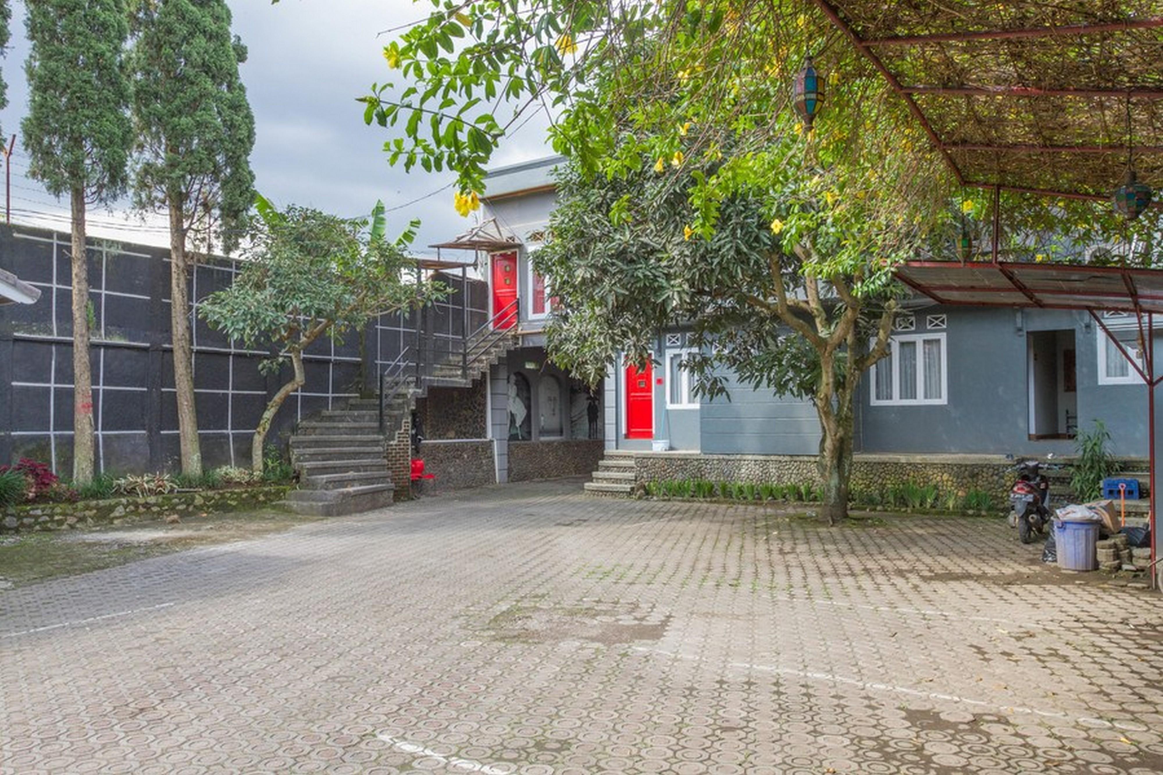 Hotel Reddoorz @ Otista Garut Garut